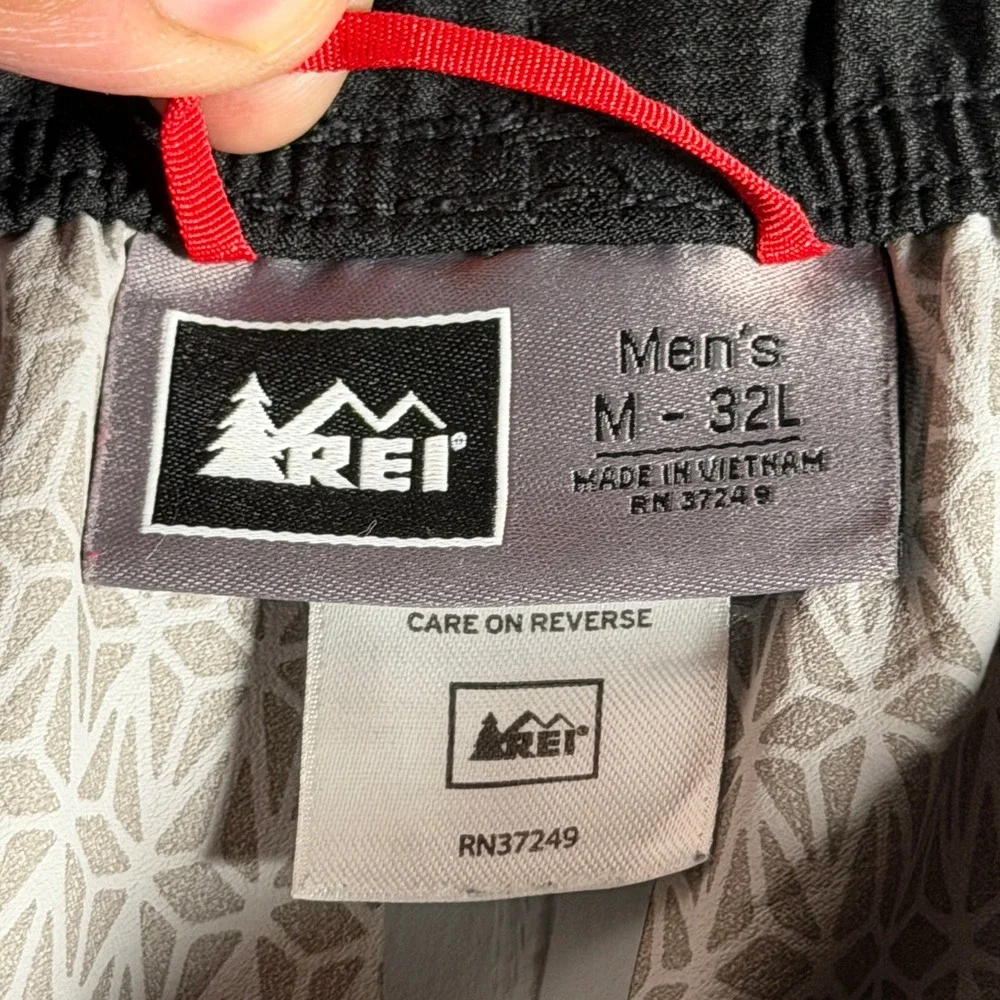 REI Mens Black Waterproof Rain Hiking Pants Size M 32L 869247 Outdoors Hike